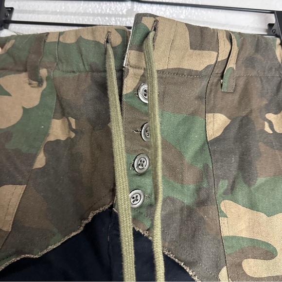 MNML Camo Shorts Size XXL - Picture 3 of 9